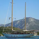 Saronis Hotel 3*