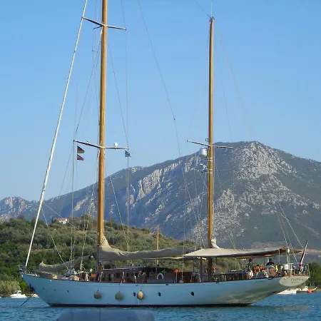Saronis Hotel 3*