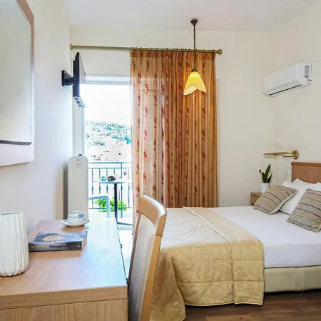 Saronis Hotel 3*