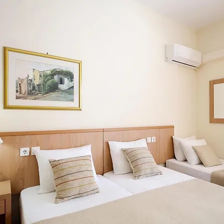 Saronis Hotel