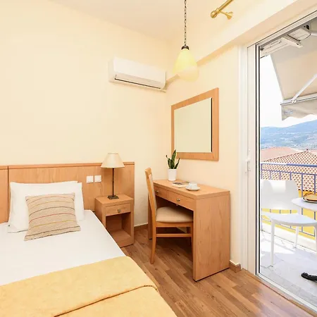 Hotel Saronis 3*