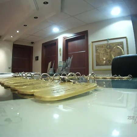 Отель Saronis 3*