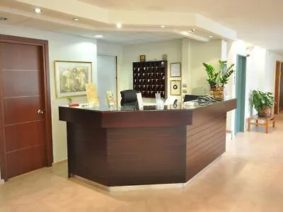 Saronis 3*