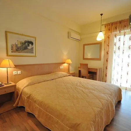 Ξενοδοχείο Saronis 3*