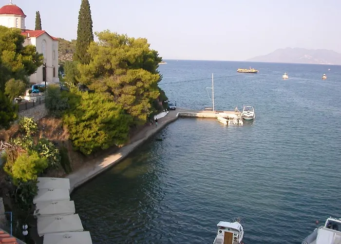 Hotel Saronis 3*