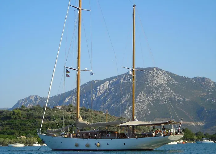 Saronis Hotel 3*